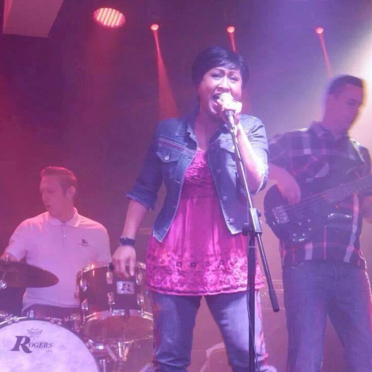 Essex based rock/pop band........... On vocals is Ana Aldiana. Guitars Lee Carter and Andy Innes. Bass Ian Pawsey and last but not least Chris Reigate on drums.