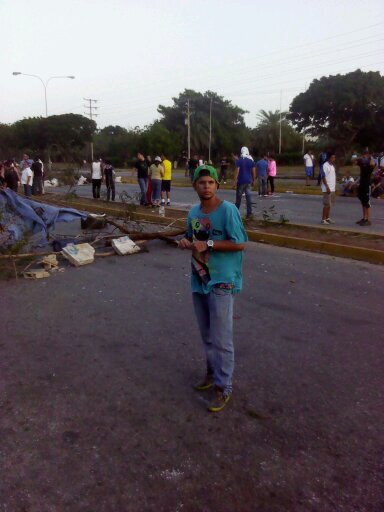 Muchas veces mis tuis tienen un propósito mas no alguien específico!! Como vaya viniendo vamos viendo.! Todo-fluye.. !!160 caracteres no me definen