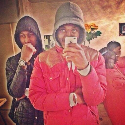 Zanger/rapper #CEO off ValsBezig 
Instagram: demmavb