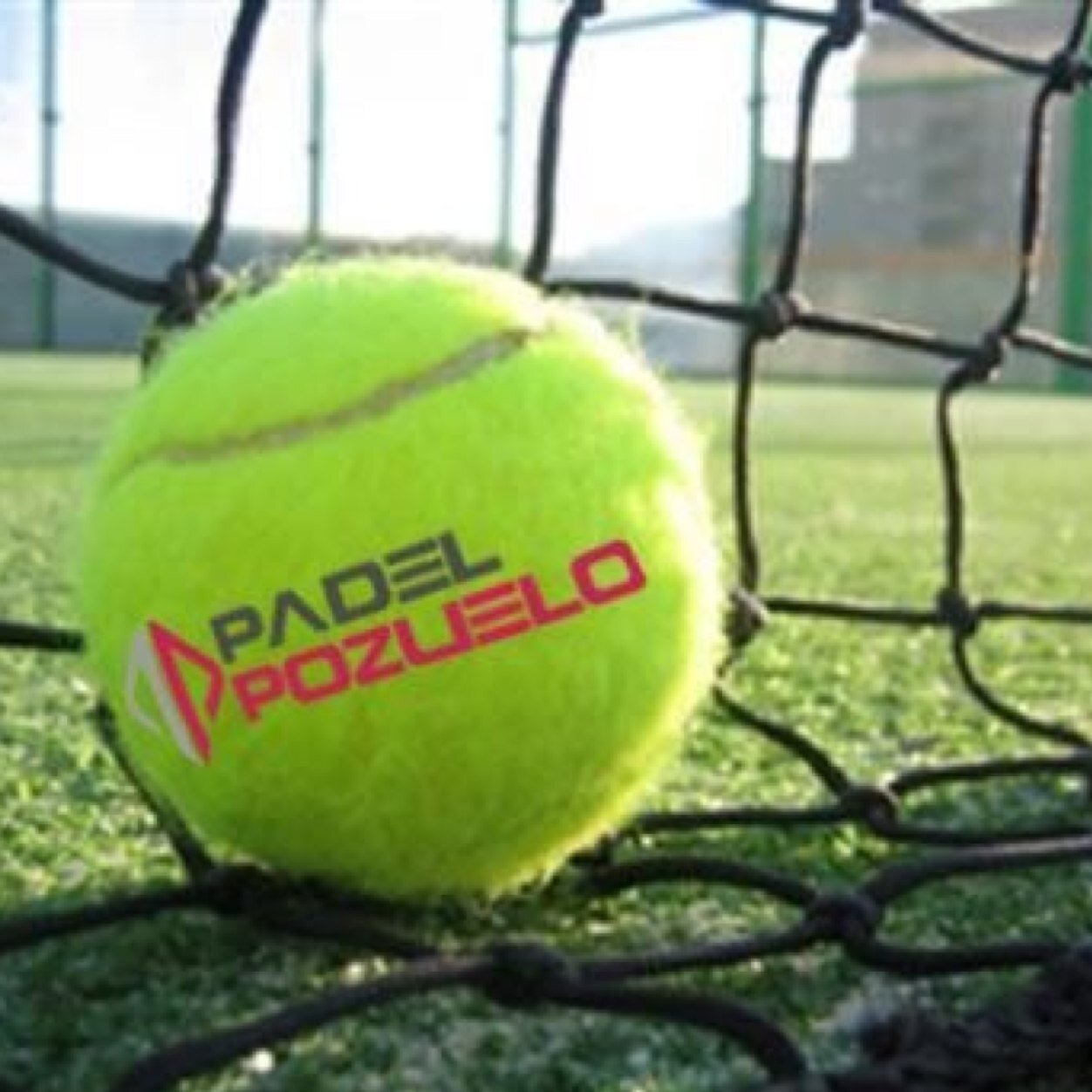 Club sin ánimo de lucro que lo único que busca es conocer gente nueva para disfrutar jugando al padel