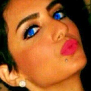 ميماا من الرياض وعمري 19 
احب الفله والونآآسه واكرهه النآس النفسيه....
سنـقـل♡.