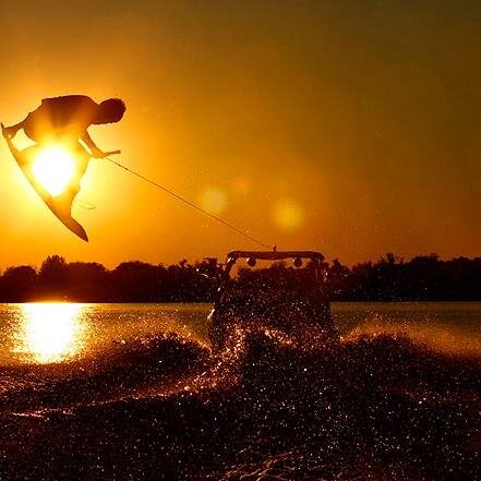 lake_porn's profile picture. Making memories on the lake with friends