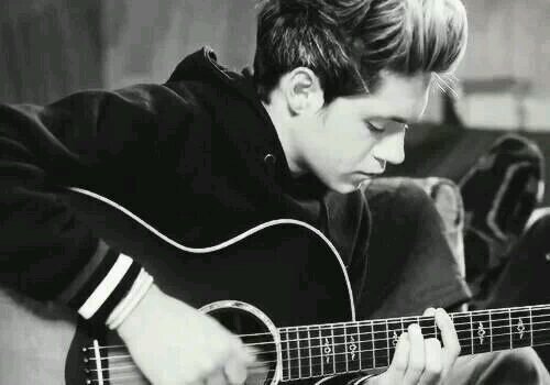 niall si me regalas un beso yo te regalo mi cuerpo :o sigueme y te sigo