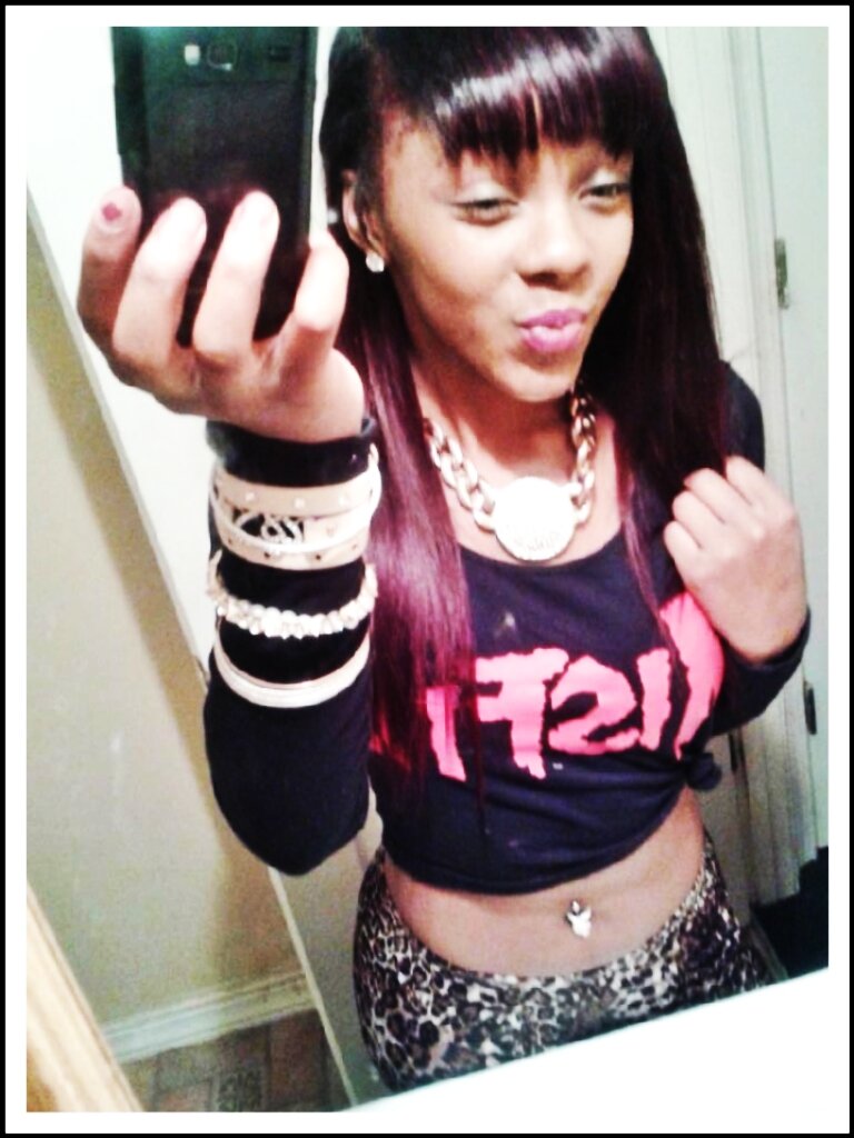 Cute,short,thick,intelligent,athletic,100!  # enuff said:)