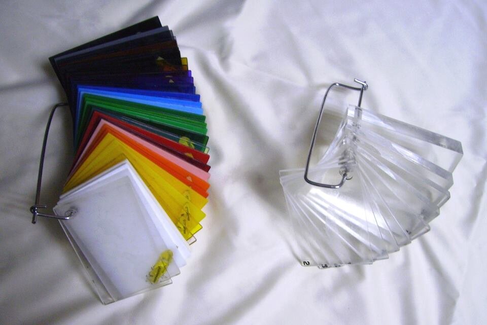 venta de laminas acrilicas y fabricacion de productos de este material, desde 2mm hasta 30mm transparentes y a color , dirigido a empresas y publico en general