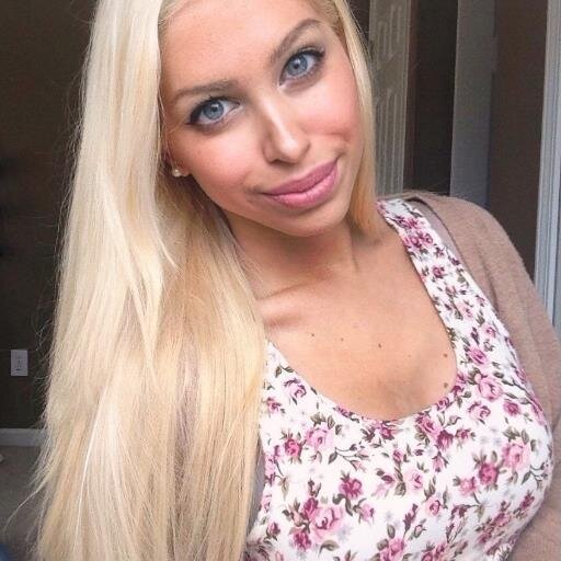 Professional Makeup Artist that studied in NYC.