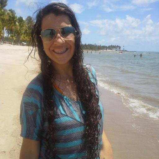 Serva de Deus,estudante do curso nutrição, carismática e alegre... 
Você faz suas escolhas, e suas escolhas fazem você. ♥