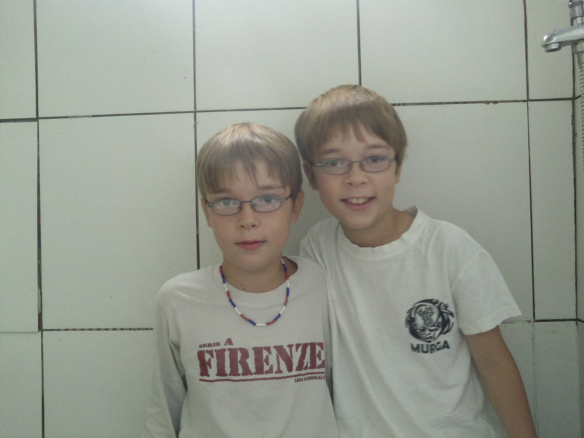 Feliz con mi hermano melliso (Manuel)