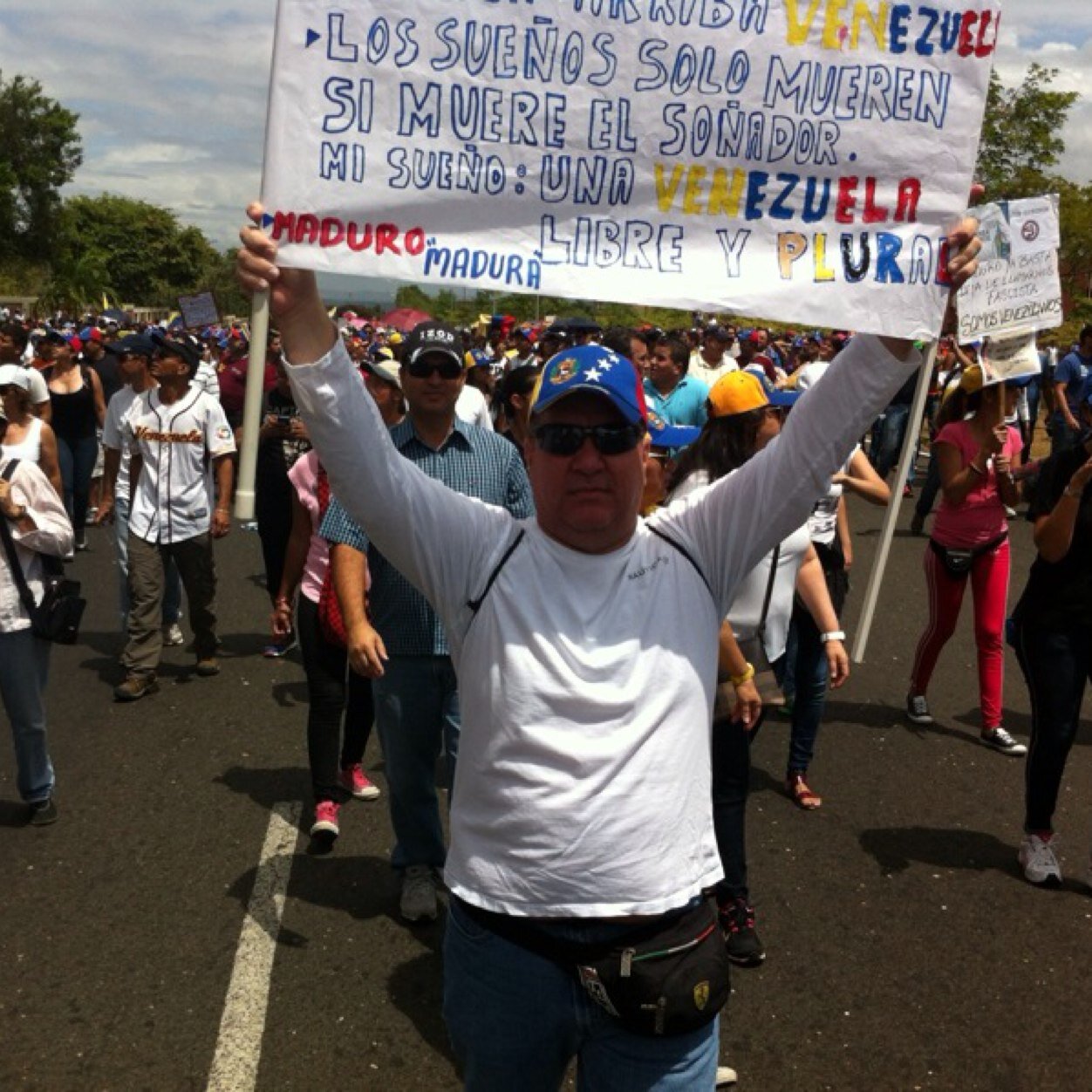 Catolico, Ingeniero, Esposo y Padre, Venezolano de nacimiento y pertenezco al grupo que cree en un pais libre y progresista