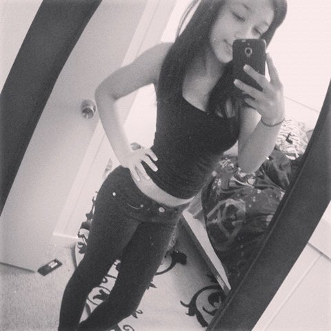 im Cutee ! Shortie !! TRACK  Follow Me I Follow Back !  Second Twitter Cause It Got Deleted RIP