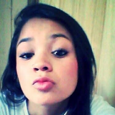 19 anos, ariana, gremista, chata, orgulhosa, irritante, preguiçosa, loca e muuuito maaais ^^