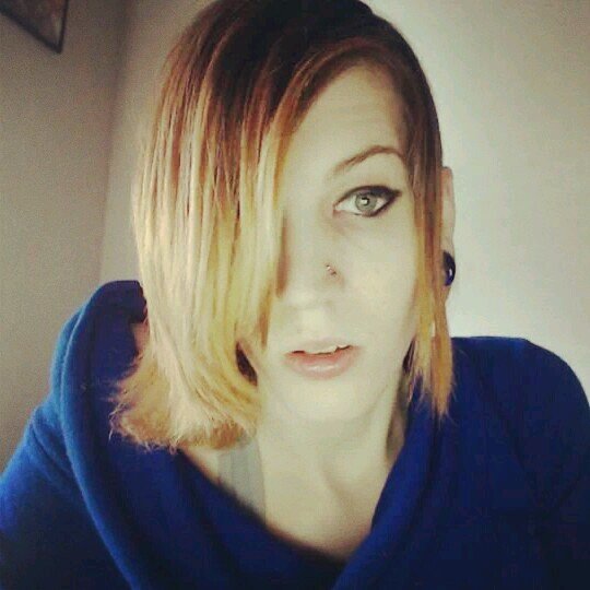 Queer femme geek that cams