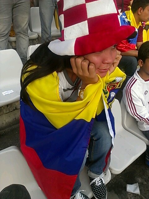 Humor realmente extraño / Rockera hasta q la muerte nos separe / Sin sentimientos pero creo en lo que hago / Con mi VINOTINTO y MINEROS / Arriba los tacones