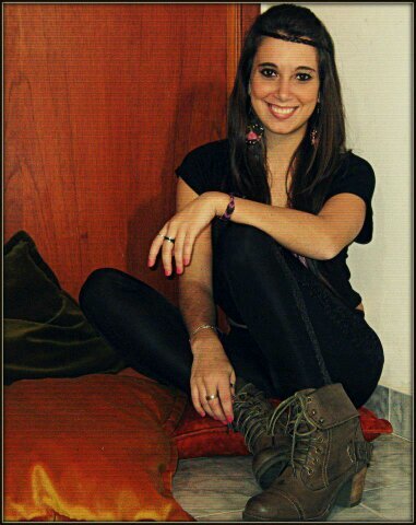 danielaisi15's profile picture. CICLÓN!♥ Un día sin risa,es un día perdido.