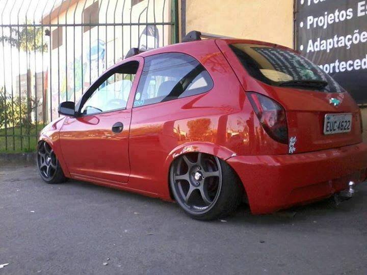 Carro baixo em pista dura tamto rasta ate que pula