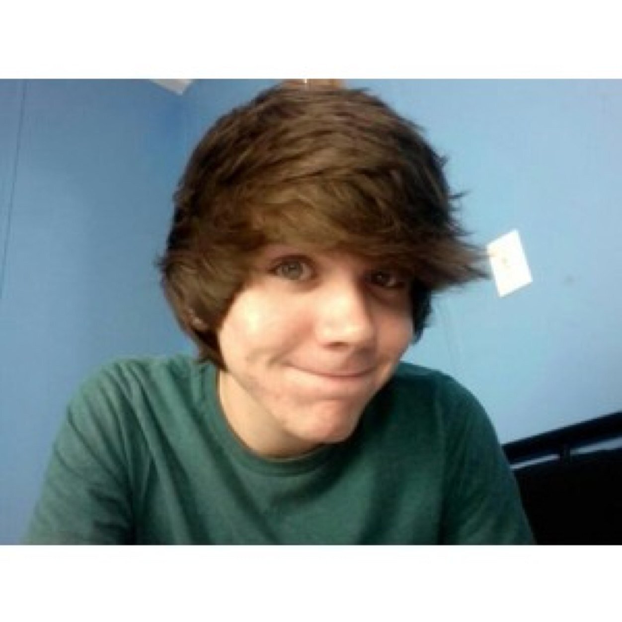 Hi, I'm Damon. Dm/tweet 'Purple goose' and we can be friends, yeah?