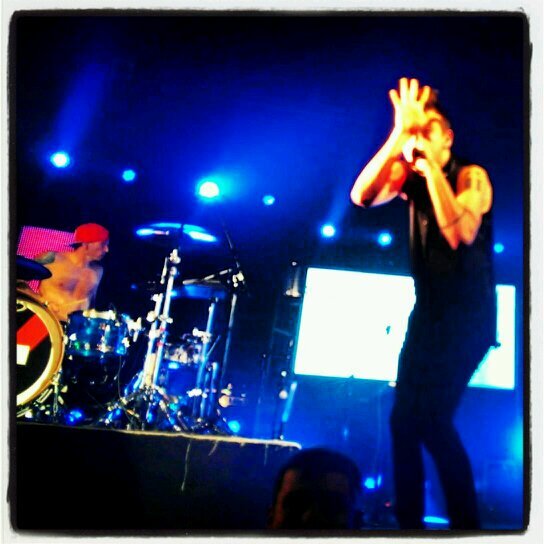 You hear me screaming
Father
And I'm lying here just crying
So wash me with your water
|-/
Covington
