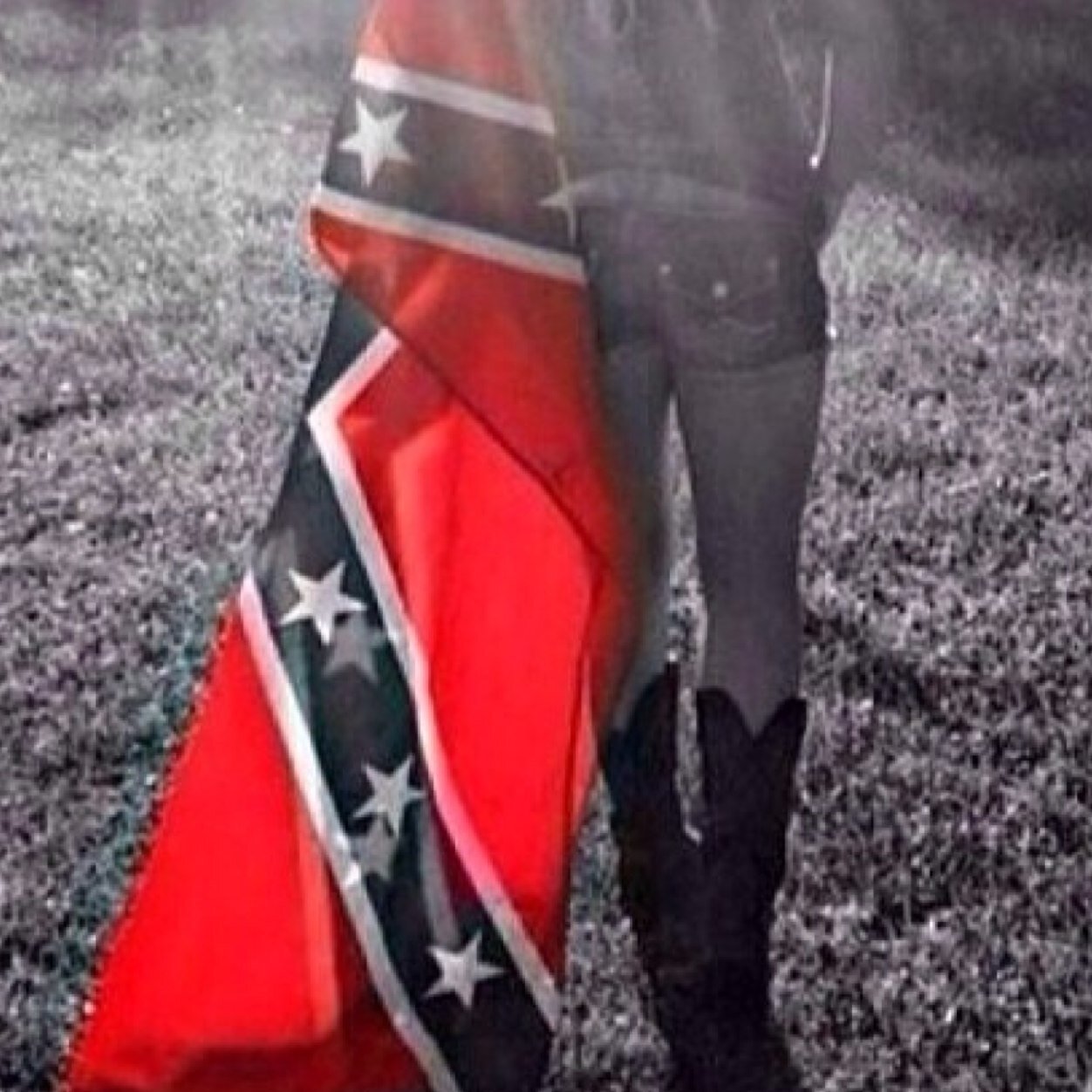 I'm the heartache your momma shoulda warned you about. Small town Muddin' Shootin' Boot wearin' kinda girl. (;
