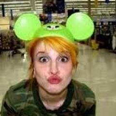 Singer of Paramore. Random, funny, and a RIOT. 24|#RP|#Single