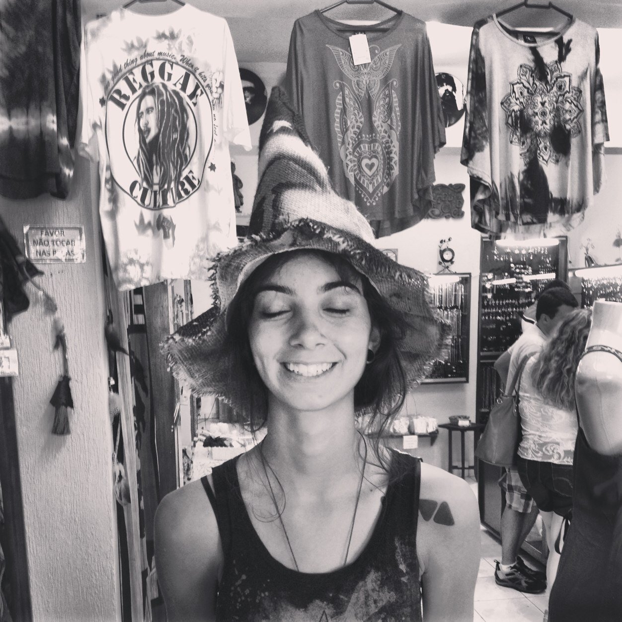 Anja da loucura nada insana. 
Da coragem de ser e de viver. 

http://t.co/hTBbBbnHnU