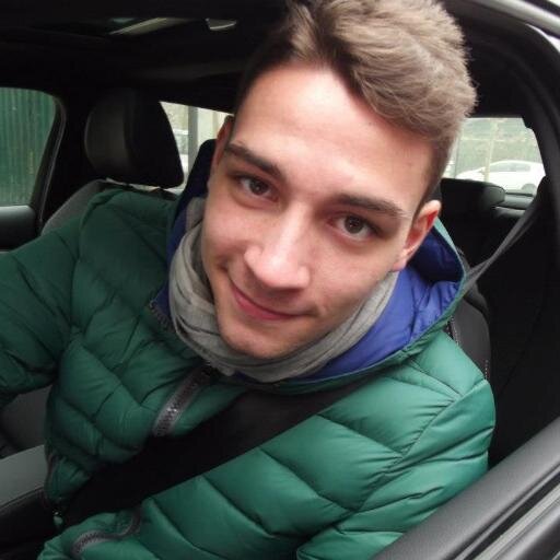 Mattia De Sciglio é um futebolista italiano que atua como lateral. Atualmente, joga pelo Milan.