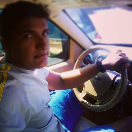 Soy estudiante de Ing. Civil .. siempre ando con mente positiva aspiraciones grandes y sobre todo mucha FE en el lider Dios!