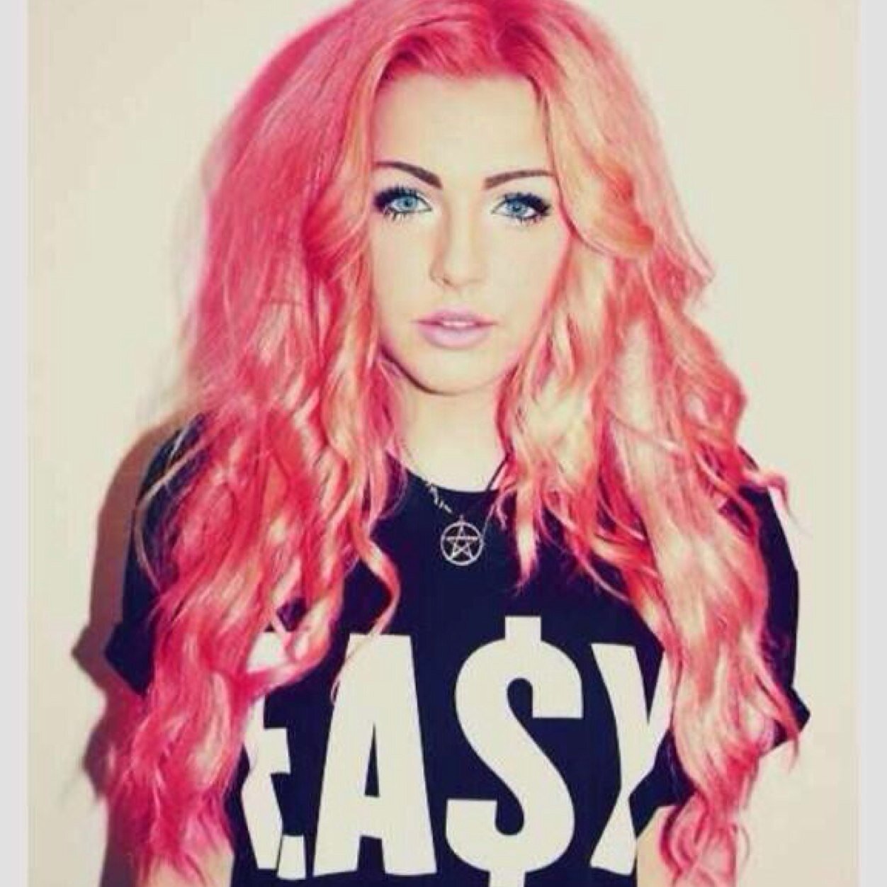 Giveaway at 500 Followers💋 Rt and Follow to enter 💁🏼