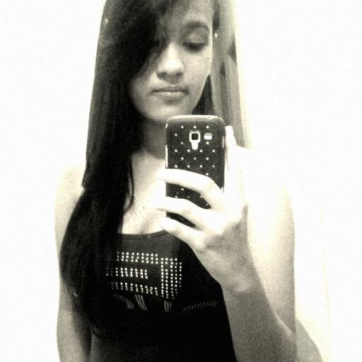 Sou uma mina simples; Brincalhona e Feliz *O* Meeo Vicioo  #BandCoruja https://t.co/QehuMvmHJD  http://t.co/Pt2lXZ8DXo