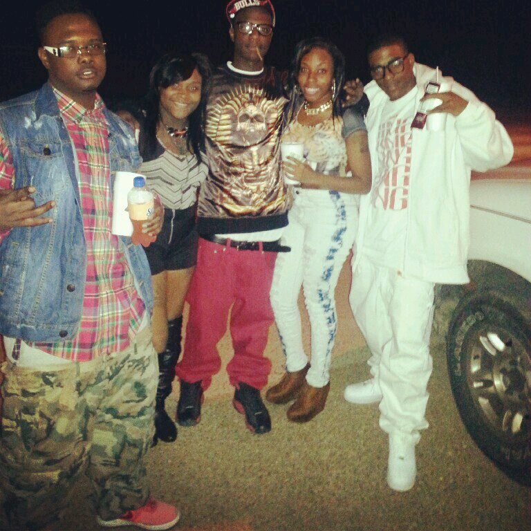 I'LL FOLLOW BACK IF YU LOYAL FOLLOW MI SHAWTY @YounqePeach SHE WIT DAT MAFIA #TEAMLOYAL #TEAMSWAMP #TEAM104PIRU Follow Mi Ig CocaineMafia__