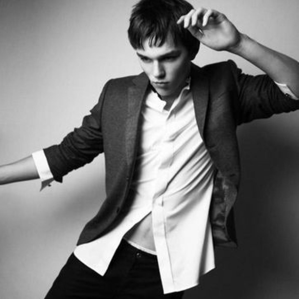 NevermoreKey's profile picture. My older sister is the Slayer, I'm the key. But I can fight too, just give me a chance. I'm falling for @QuortothLady.  #BTVS [RP18+]