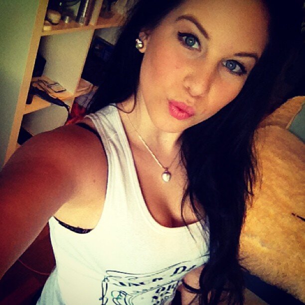 AbriannaCarolin's profile picture. Be a strong wall in the hard times and be a smiling sun in the good times