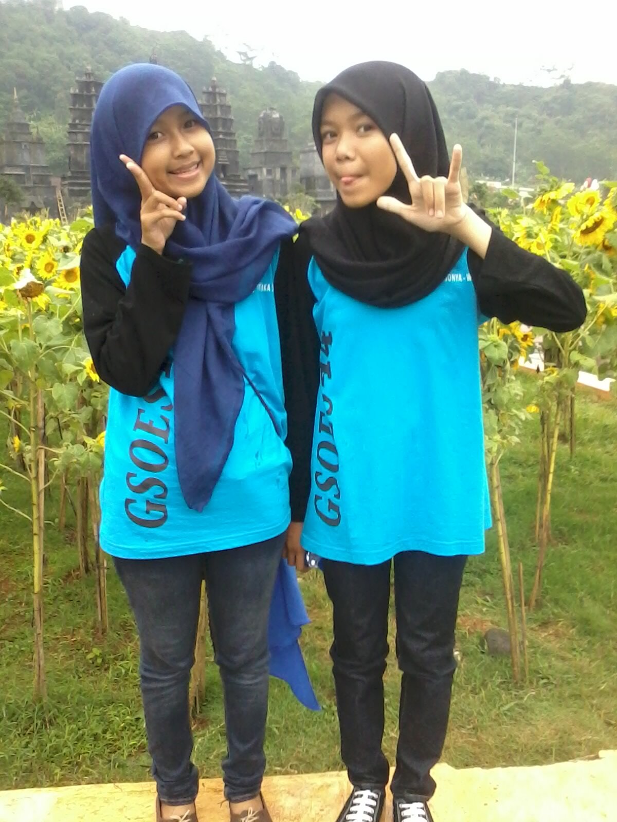 cinta hanya butuh ke ikhlasan dan perhatian........*meren..:):P