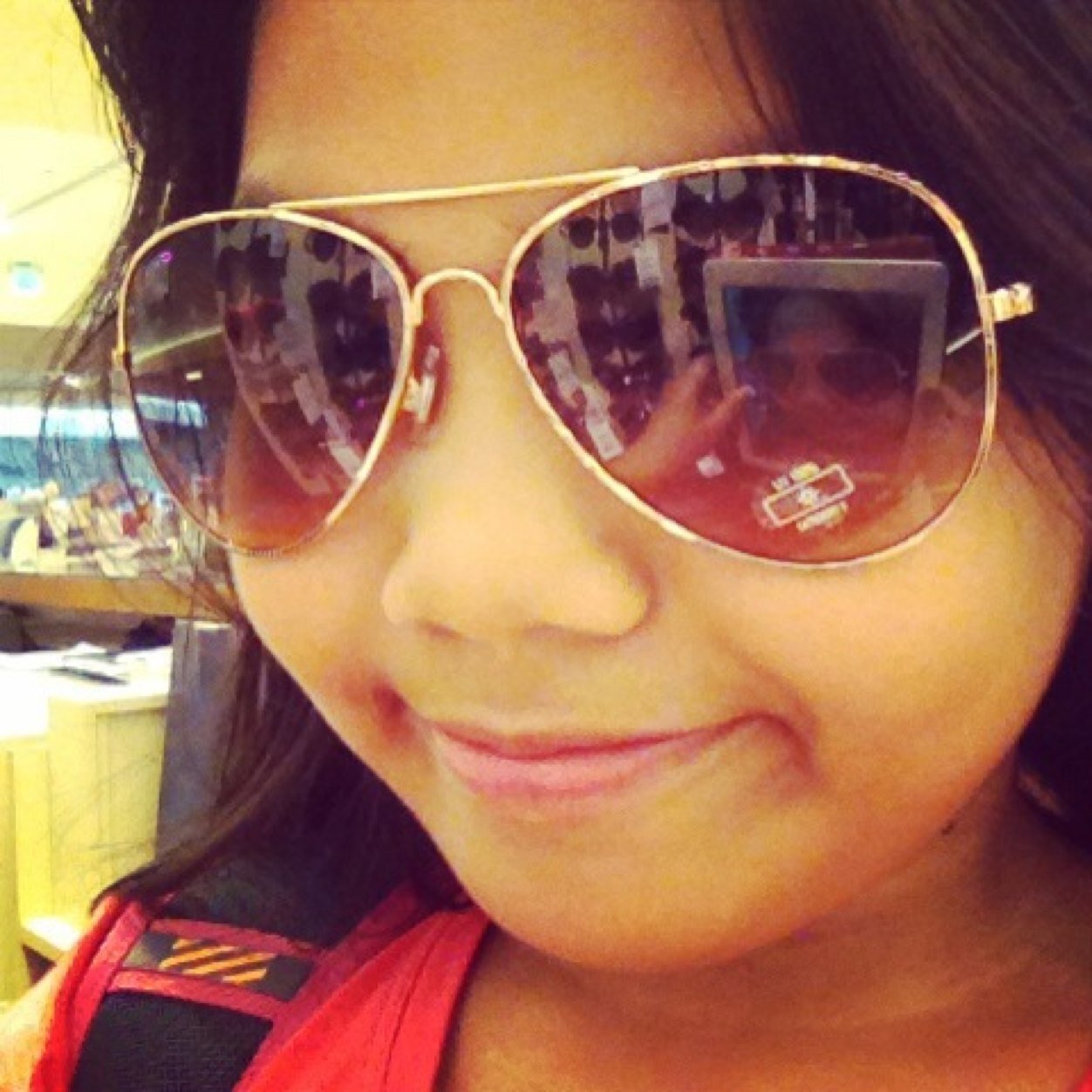 Hello,please follow my twitter account! I like Cimorelli and Taylor Swift. :)