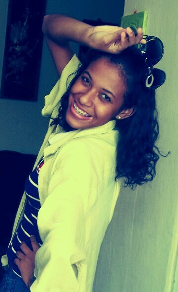 apenas sorria.