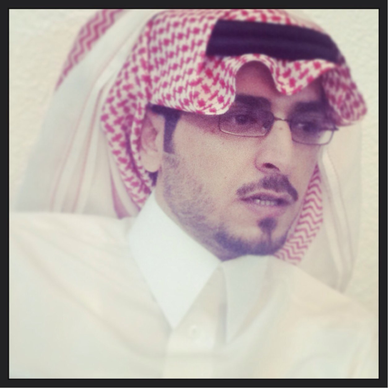 شاب سعودي يملأه الأمل ويعشق الملكي ويتمنى ان يرى العالم الاسلامي يدً واحده ويخاف الله قبل كل شيء {ياجعلني فدوة لوالديه}