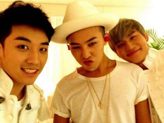 Pindah ke @_hyunseungB2ST.                                                        Lupa pass masa wks :v