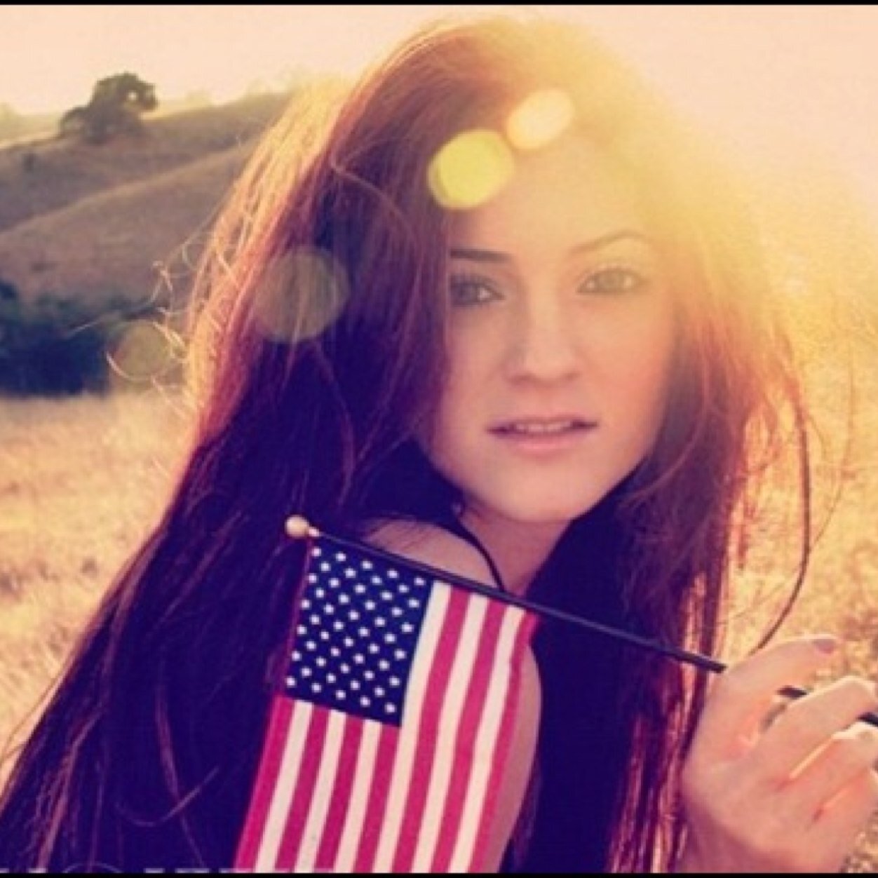 i follow back,dont follow to unfollow.  Kylie Jenner ❤