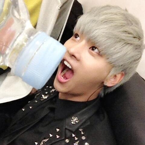 ผมฮัคยอน หรือเรียกง่ายๆสั้นๆว่า N VIXX {สรุปเรียก N เถอะ} ทักมาก็ฟอลกลับแล้ว #90line ฟอลแล้วเข้ามาคุยกันดิครับ แล้วจะรู้ว่า ผมเฟรนลี่ .ขยิบตา    #MONke