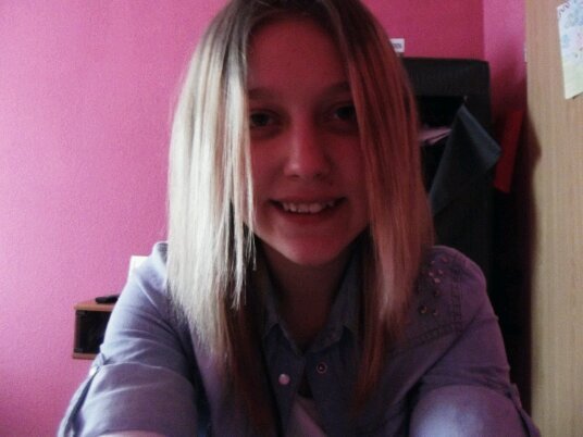 Greta/15/Lithuania, Germany /I love Justin Bieber, I believe one day i meet him.