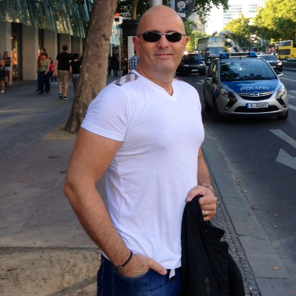 Man on the Moon - CVC CEO, Business Angel, Mentor, Baba, Koleksiyoner, Sporcu, Caddeli, GS Kulübü Genel Kurul Üyesi, Şikemperver :) 🇹🇷