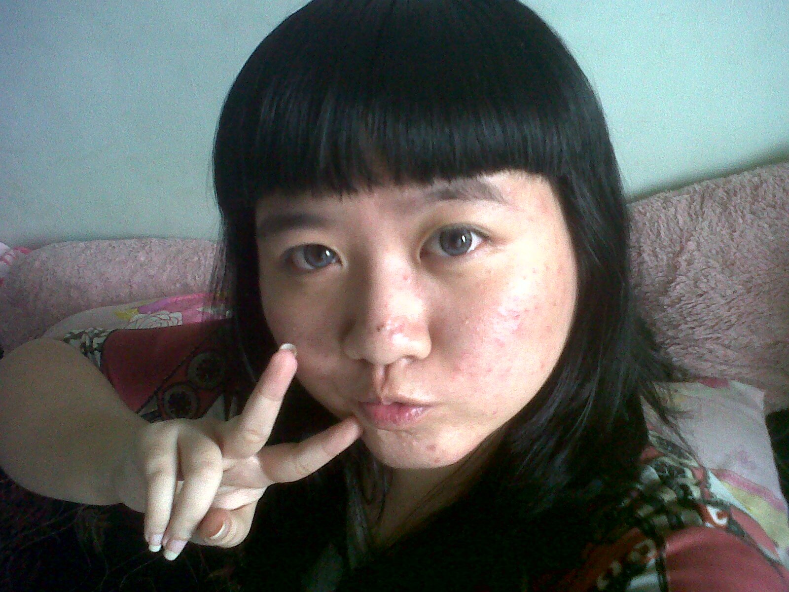 follow me & I'll follow u back. cheerful, have a good sense of humor, smart, honest, talkactive. love friends, novels, games, cook, nature