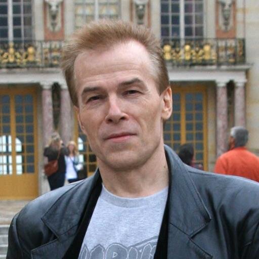 Alex Yatskevich is a painter who lives and works in Moscow. Education: received at Moscow Stroganov Art-Industrial University