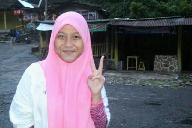 agustinarosiana's profile picture. Harus ada rasa sakit yang terlalu sering bisa membuat seseorang menikmati yang telah terjadi ='))