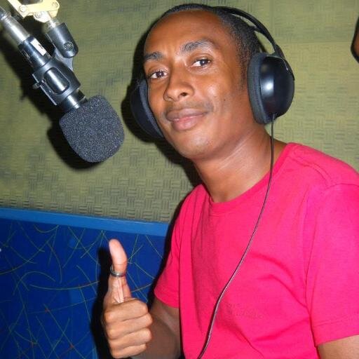 Oficial Twitter do Radialista Apresentador e Repórter do programa no Giro da  Rádio Abelha Dourada 104,9 Itiúba - Bahia