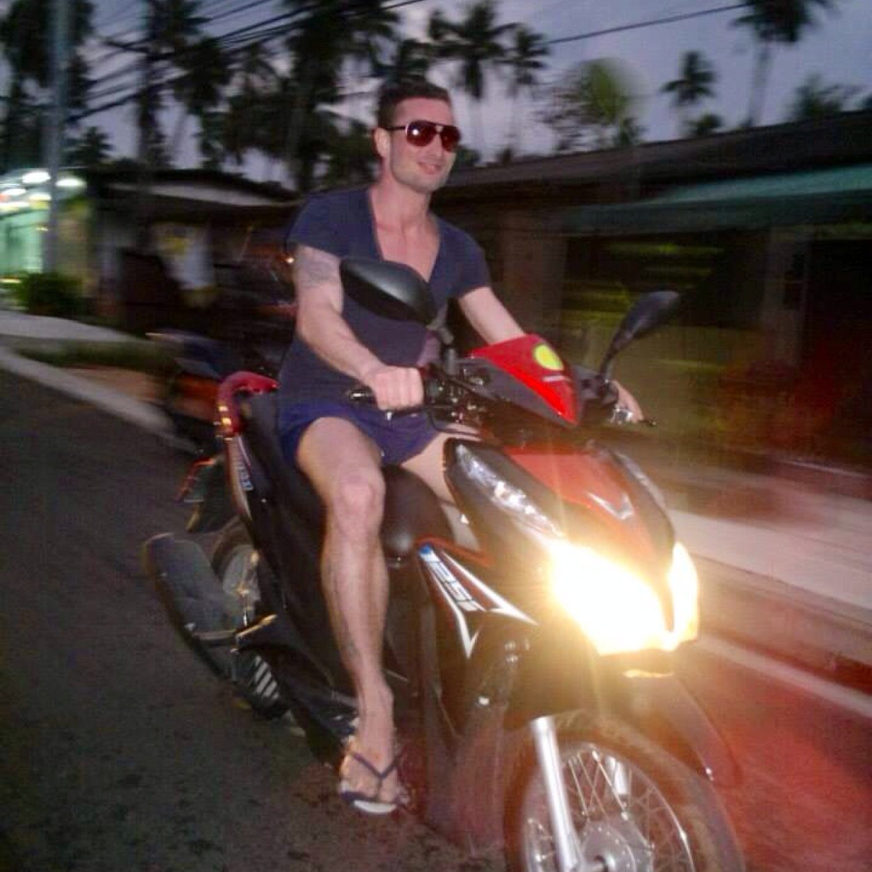 IlyaZhur's profile picture. артист и по описанию окружающих, вроде бы не плохой человек))