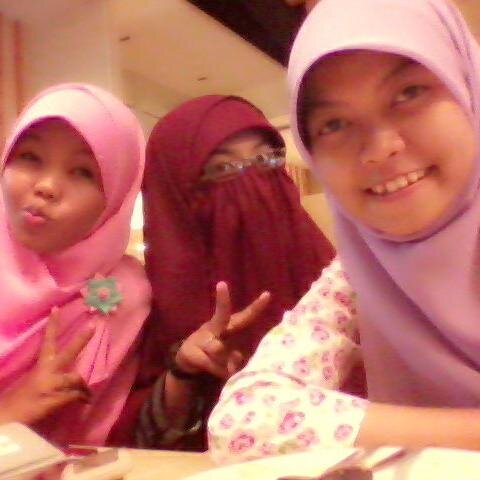 Ulinnuha_Chem's profile picture. watashi wa nihongo to bake gakka o aishiteru. watashi wa mulawarman daigaku o bake gakka o gakusei desu.