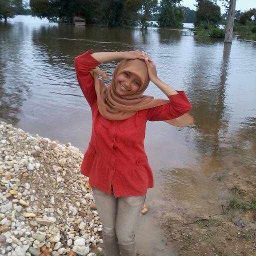 kita berdiri mengarah pada kenyataan hidup, bukan hanya mimpi yang menggunung, namun menyaksikan ksempurnaanny itu harus.