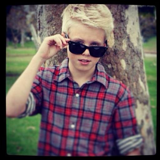 Hi Guys this is the real CARSON LUEDERS I live In Washington State I was born at April 5th 2001 please follow Me and @jewelurieta6 also @Official_TFVD.Belieber