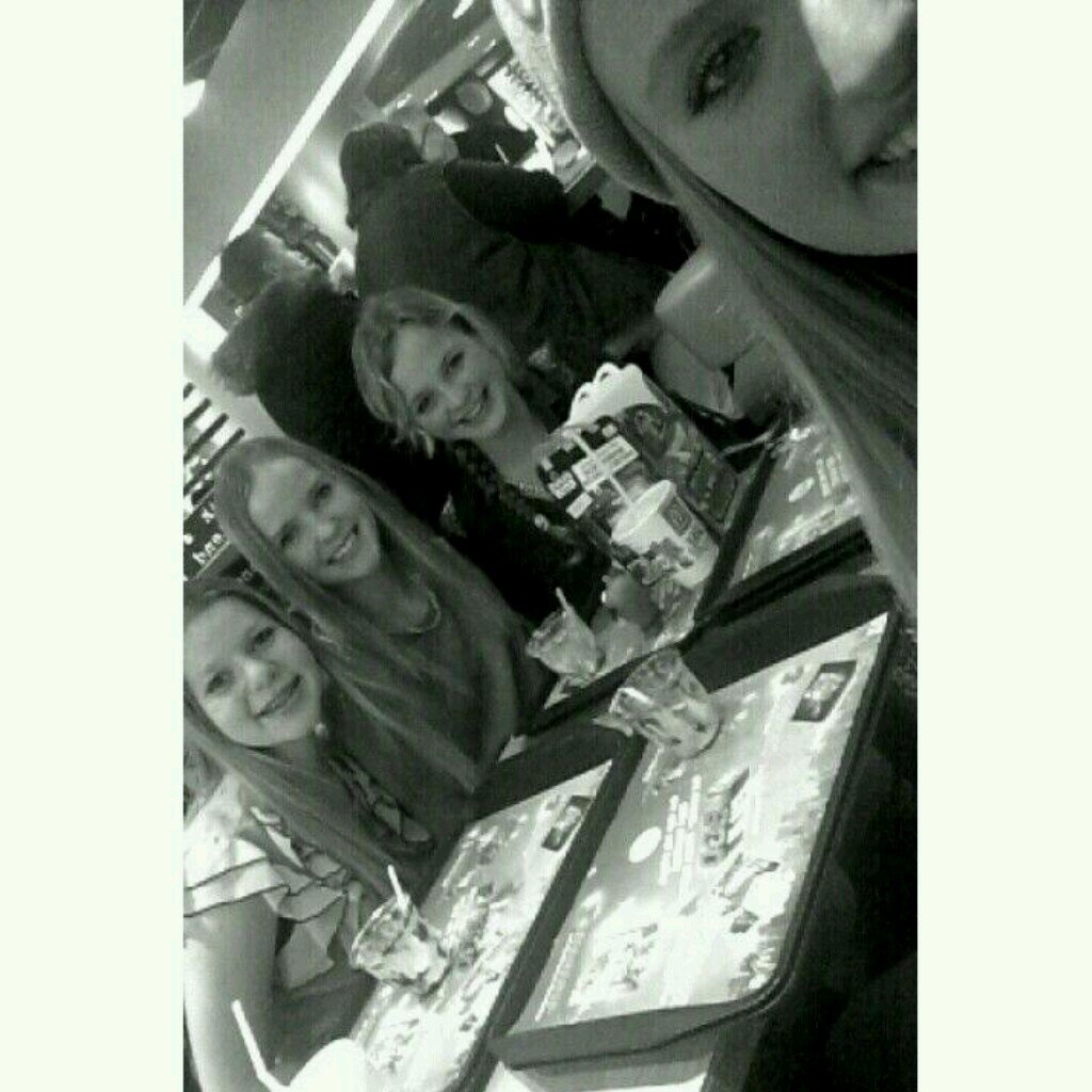 loveyousistaa! xAmber - 13 jaar - lovemyfriends and family♡ - play volleybal♡