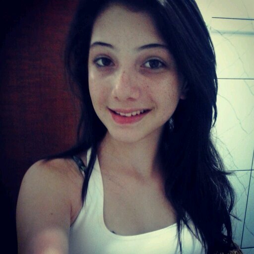 Amizade é algo que paixão nenhuma pode estragar. Amor nenhum pode encostar. É um sentimento nobre, maior que o infinito, que de tão bonito me faz sonhar ❖
